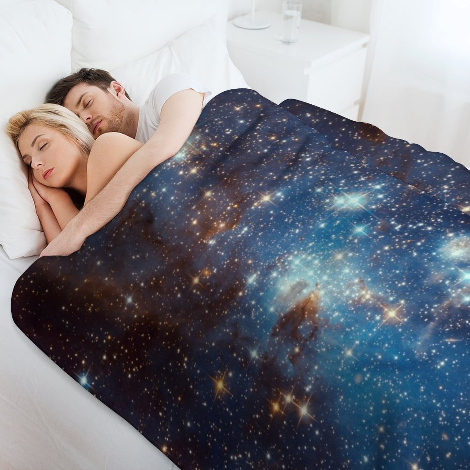 بطانية نجوم السديم الأزرق الفض - مراجعة Space Blanket Heavy وسعره